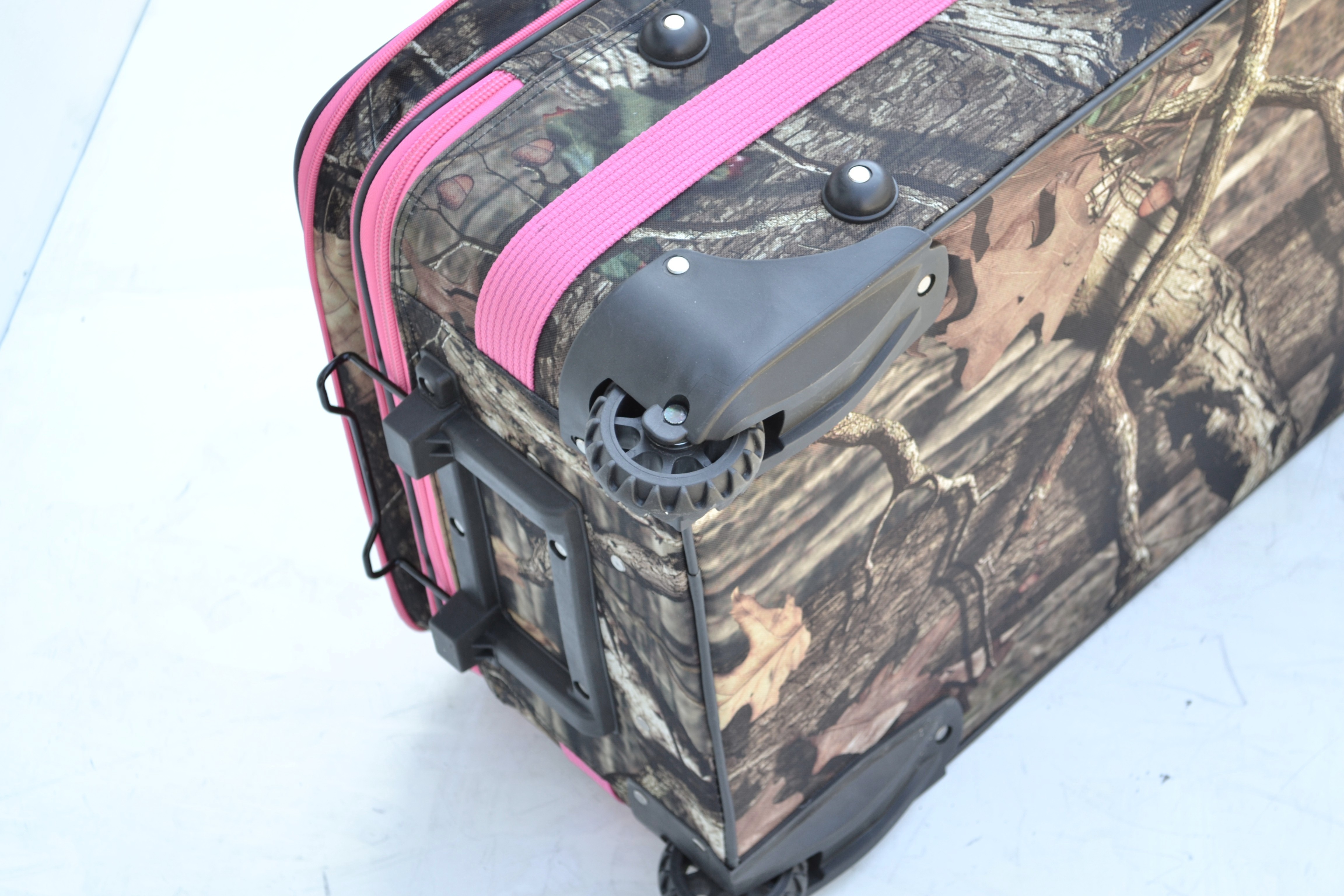Explorer Duffle ON Wheels with two wheels, hard board, pulling handles, front two pockets Black, Pink Camo Mossy Oak 22 inch 30 inch